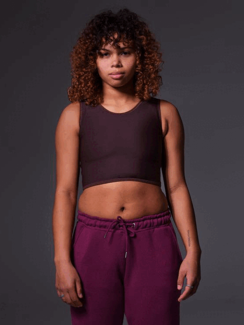 the short binder in the color brown modeled by loraine