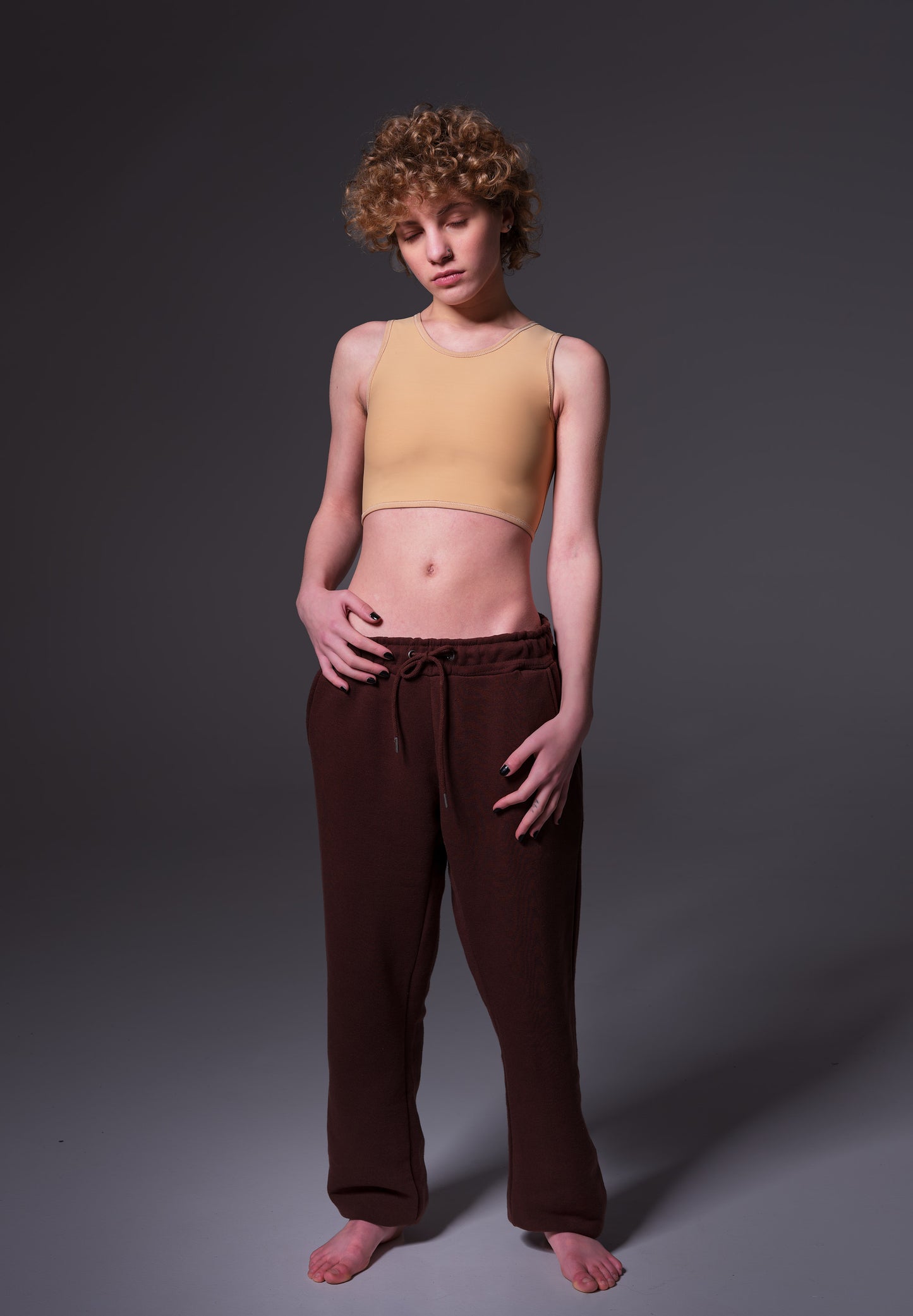 Short binder caramel front view worn by model Lo