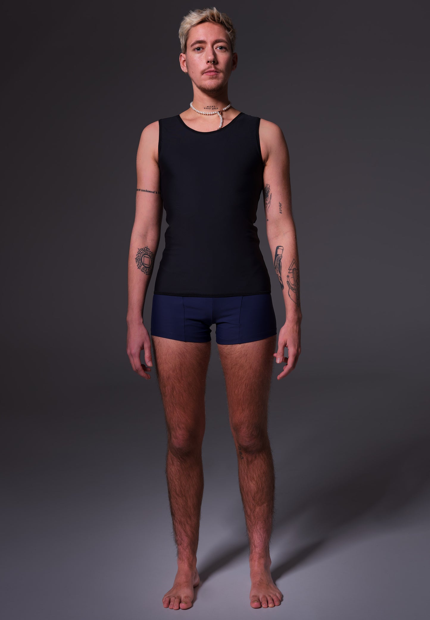 Swimtop Binder black, front view on Mees