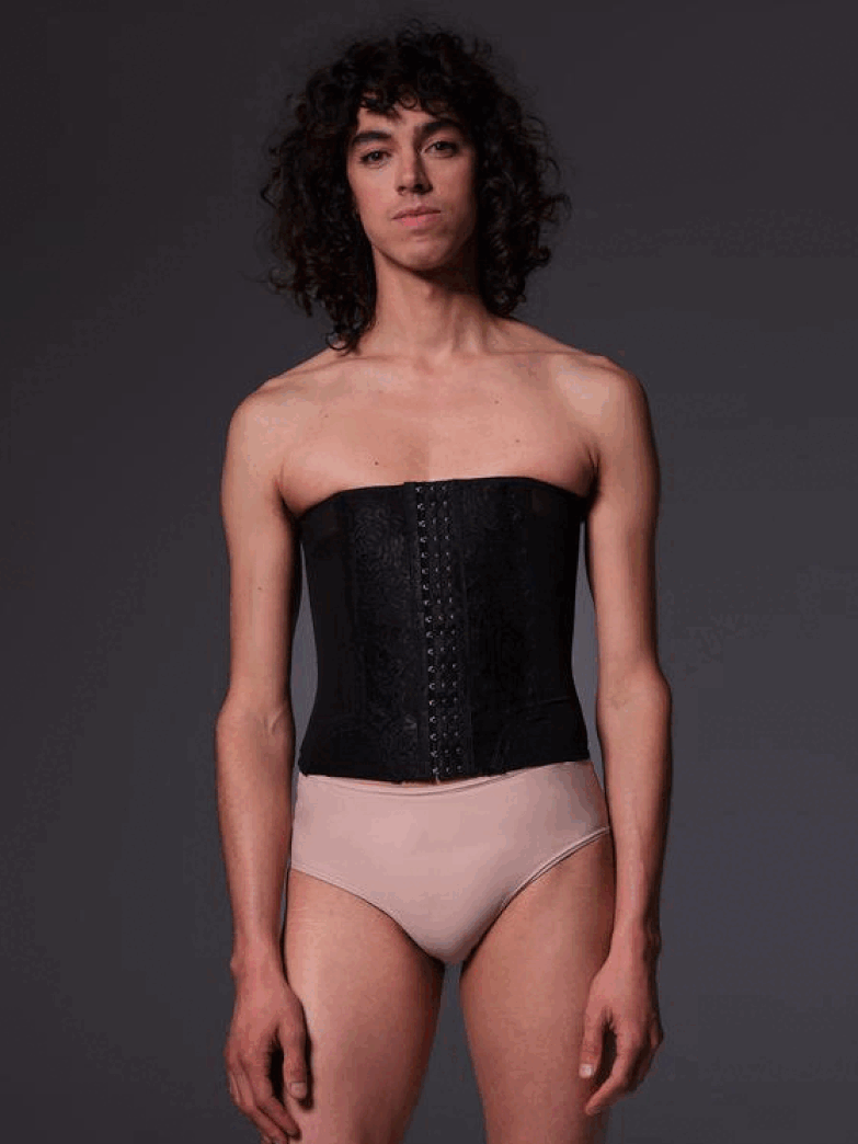 our model Riah wears the Corset in black and the slip Maria in beige