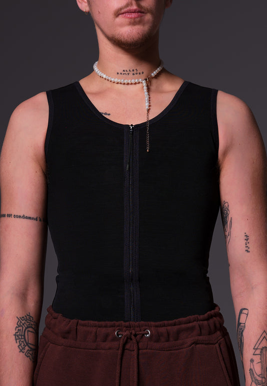 Singlet Binder with zipper in black front view on model Mees
