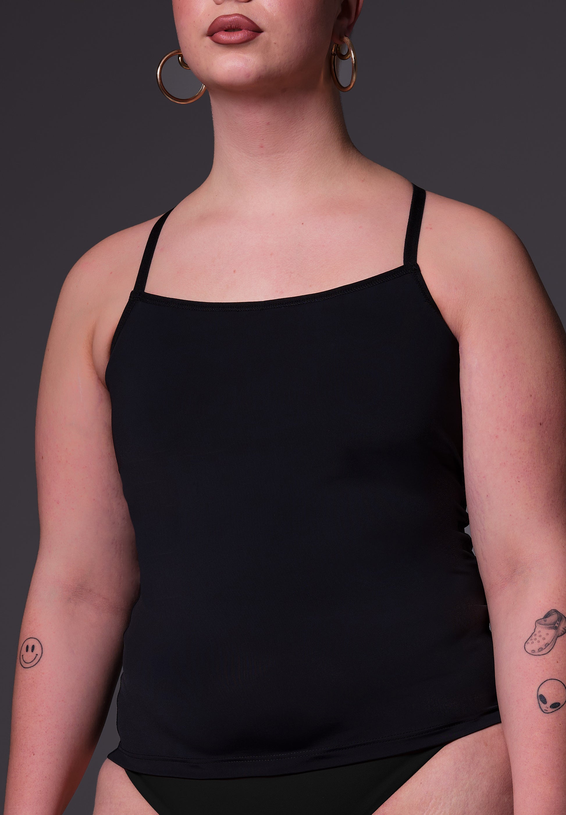 UNTAG MtF contouring cami top black trans femme breast prostheses top model zoom