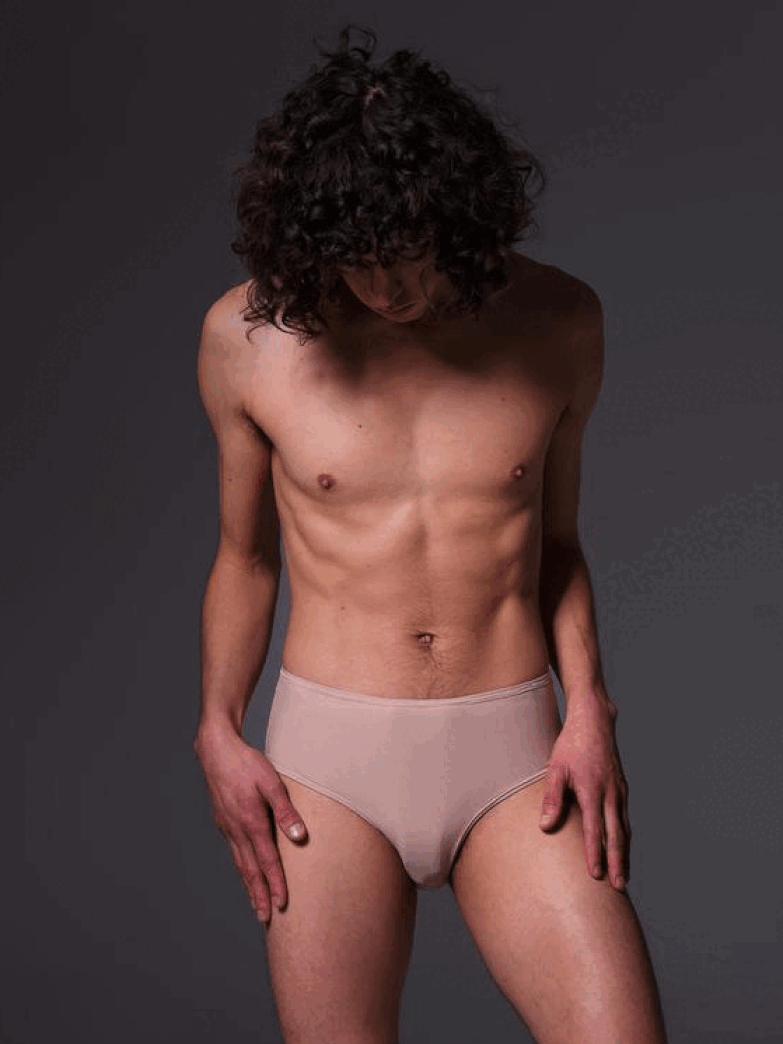 Riah models the Slip maria and wears a humphider