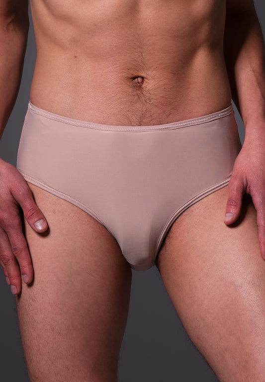 Slip Maria beige, close-up of model Riah