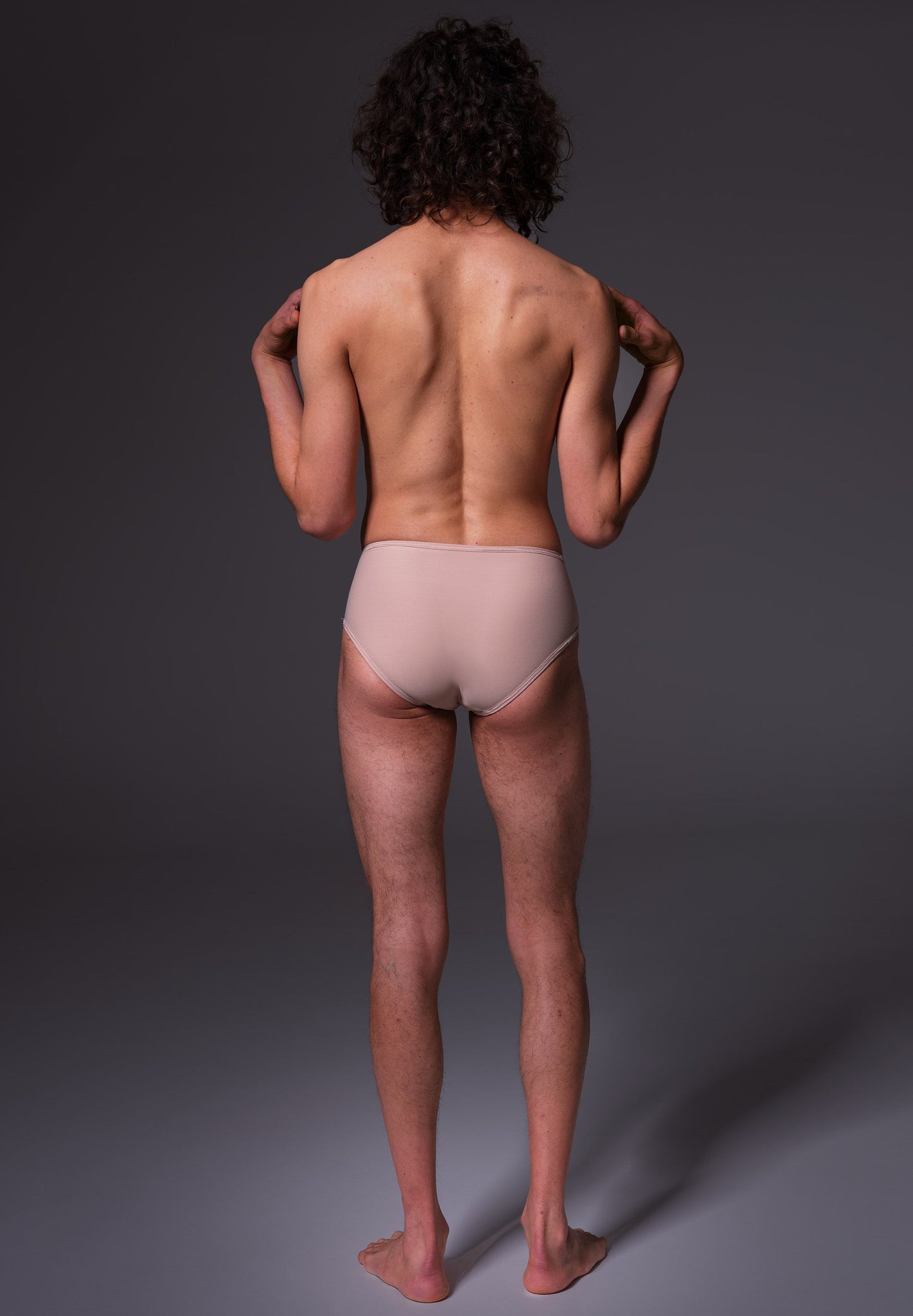 Slip Maria beige, back view of Riah
