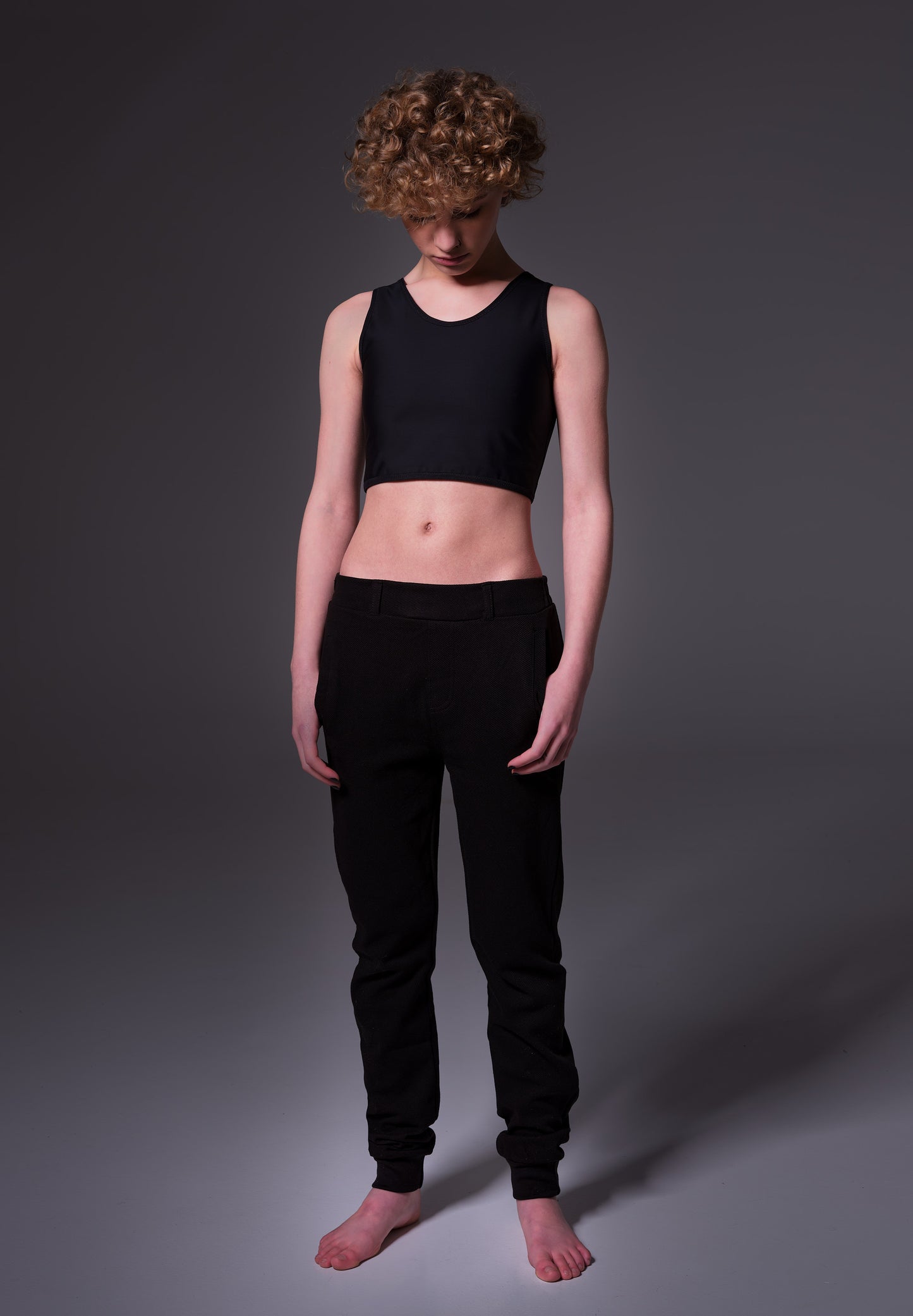 Gym Binder black seen from the front and worn by model Lo