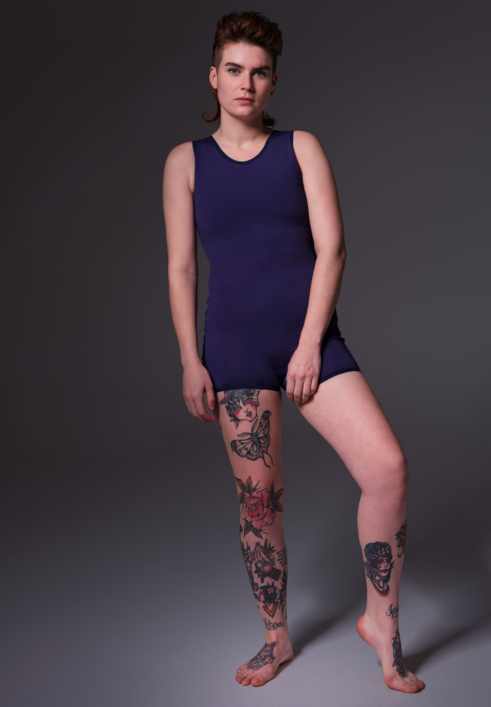 Lene is modeling the Swimsuit Binder dark blue, seen from the front